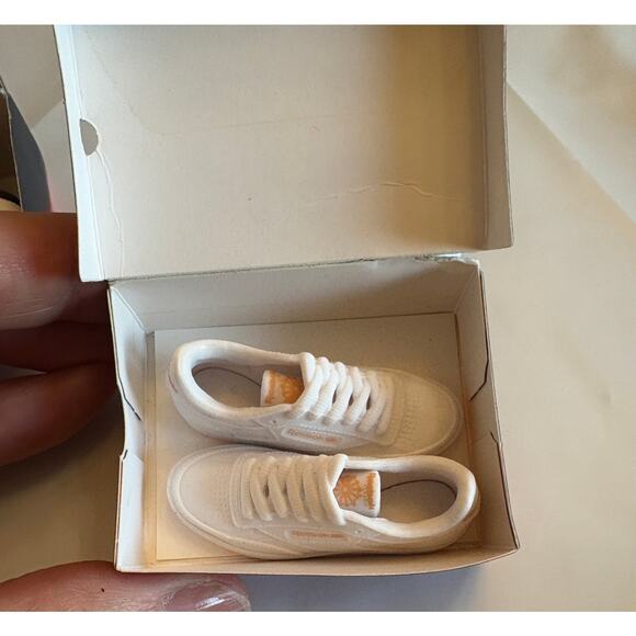 Set of 3 MINI replica Reebok sneakers part of the "Mini Brands" collection - Picture 6 of 6